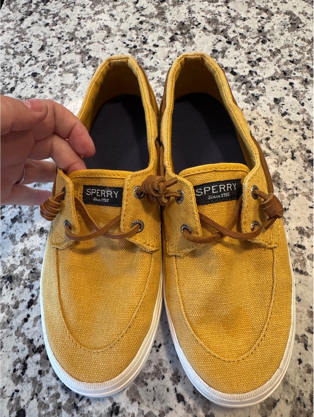 Sperry Crest Boat Shoes Women’s 7.5 Mustard Yellow Canvas Leather Lace Casual